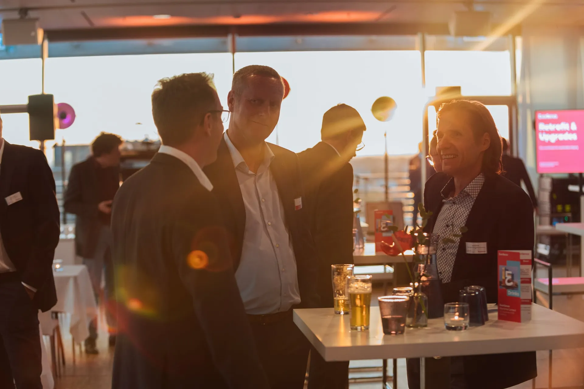 Gespräche im Gegenlicht der Abendsonne.